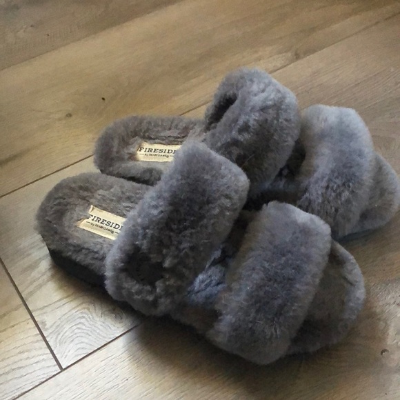 Slippers - Picture 1 of 2